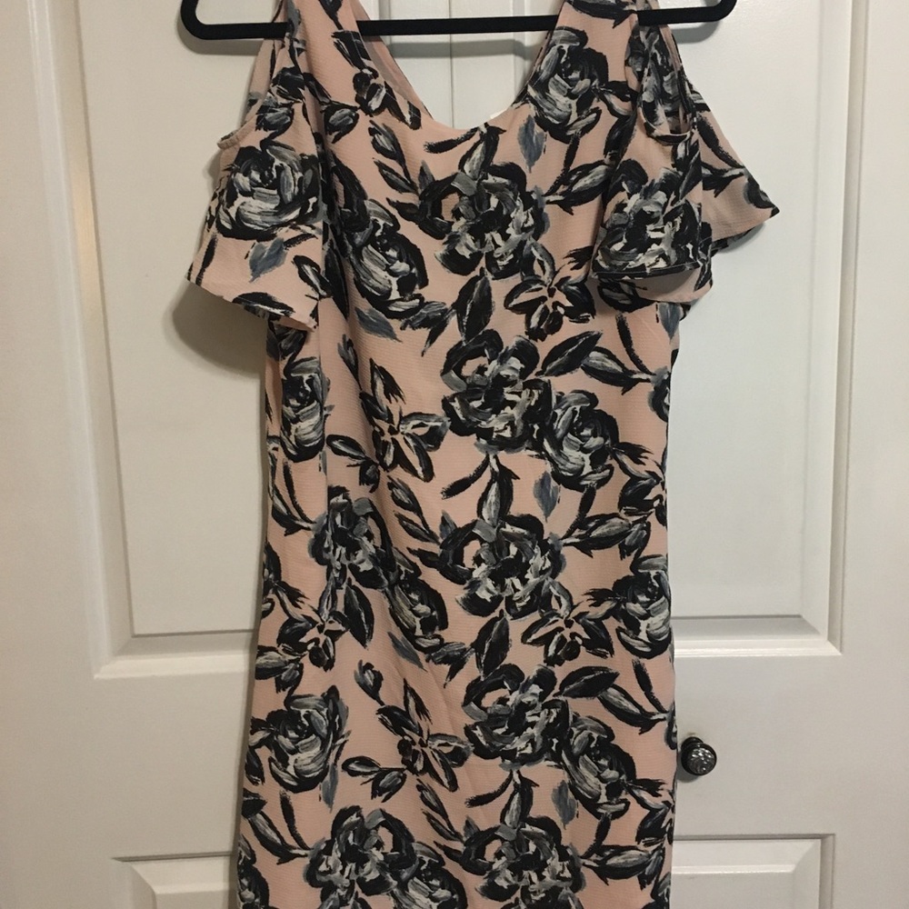 🌷NWT Open Shoulder  dress🌷